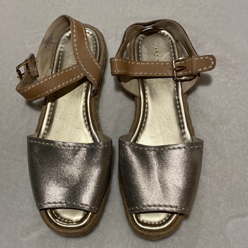 Marc Fisher‎ metallic sandals